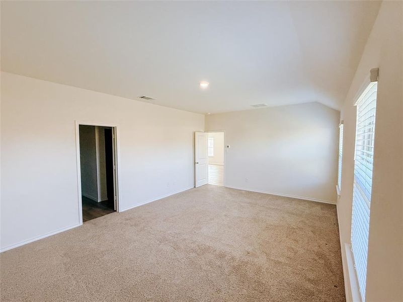 Spacious, unfurnished interior of a new home in Stonehaven, Caddo Mills (Image 15).