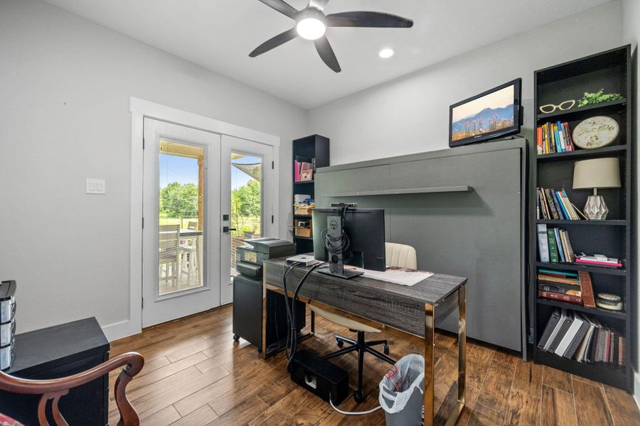 Furnished interior view inside a new home in , Anahuac (Image 27).