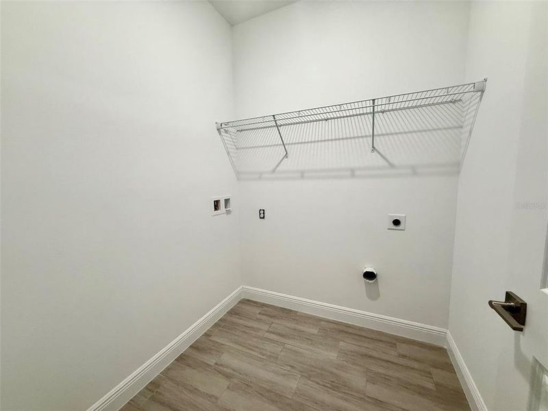Spacious, unfurnished interior of a new home in , Citrus Springs (Image 18).