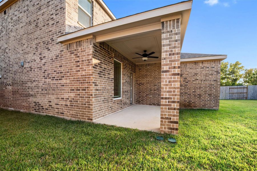 Exterior details and patio area of a home in Wedgewood Forest, Conroe (Image 3). Exterior details and patio area of a home in Wedgewood Forest, Conroe (Image 3).