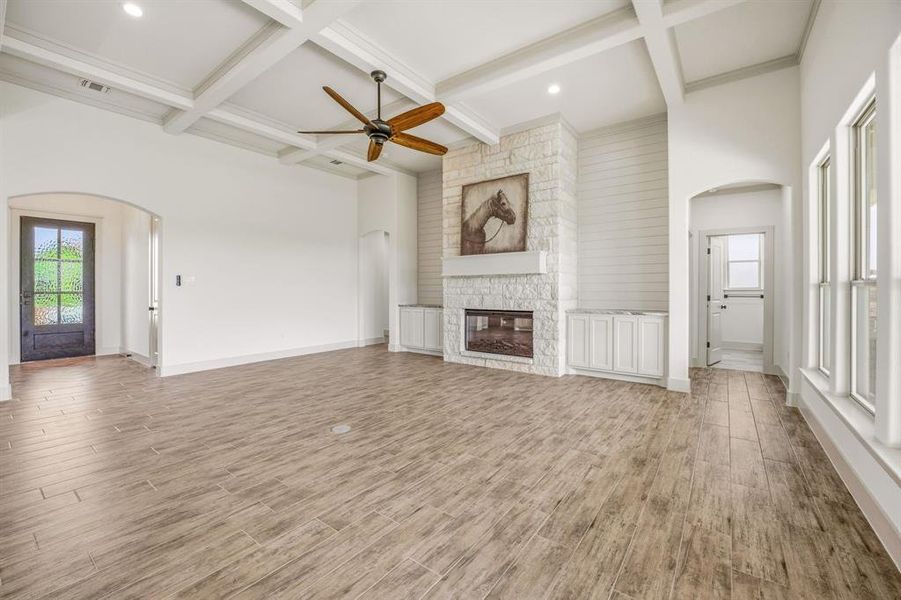 Spacious, unfurnished interior of a new home in , Glen Rose (Image 14).