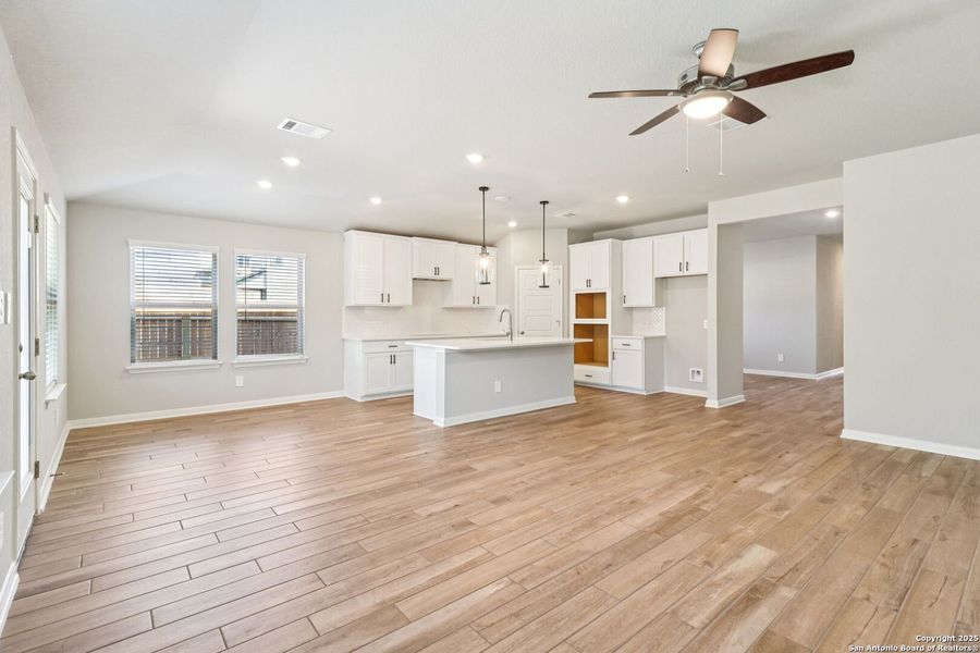 Spacious, unfurnished interior of a new home in Arcadia Ridge - Classic Series, San Antonio (Image 31).