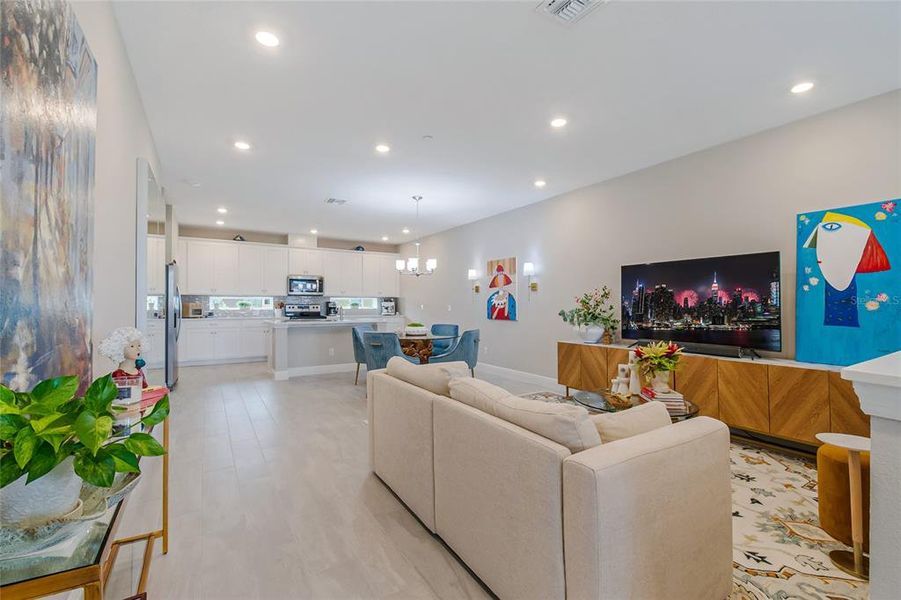 Furnished interior view inside a new home in , Orlando (Image 9).