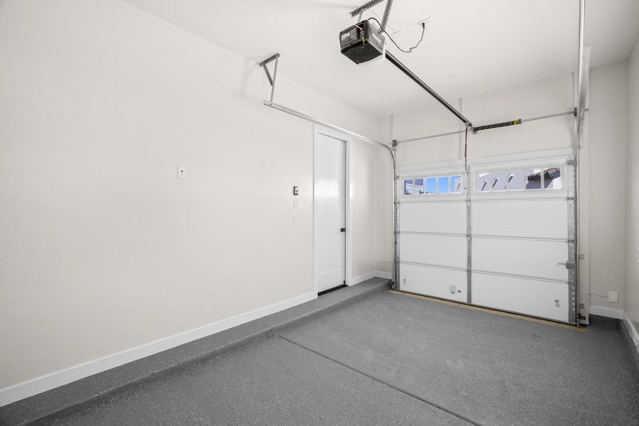 Spacious, unfurnished interior of a new home in Verdancia, El Paso (Image 25).