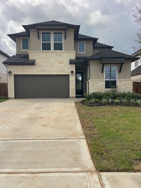 Exterior details and patio area of a home in Garden Glen at Clopton Farms, Montgomery (Image 2).
