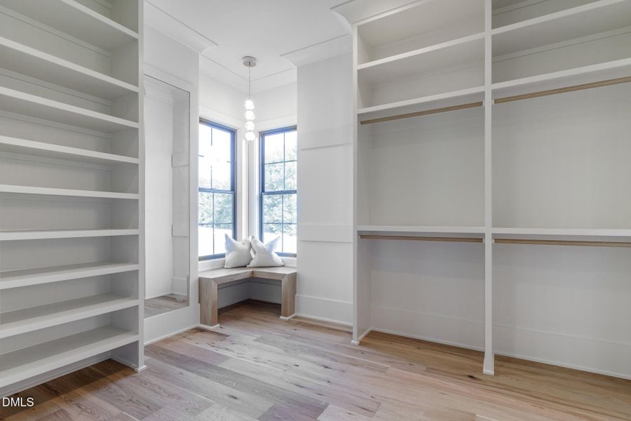 200_MEADOW_WALK_DR_INTERIOR_45 200_MEADOW_WALK_DR_INTERIOR_45