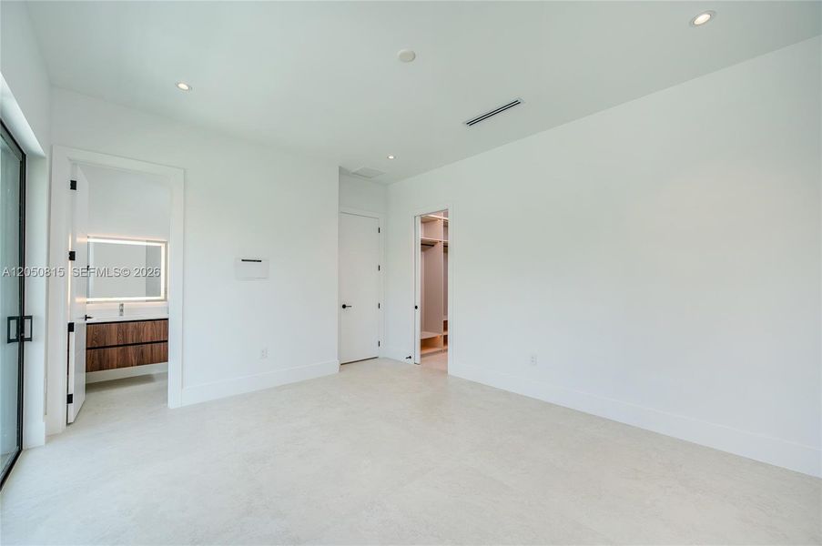 Spacious, unfurnished interior of a new home in , Miami (Image 20).