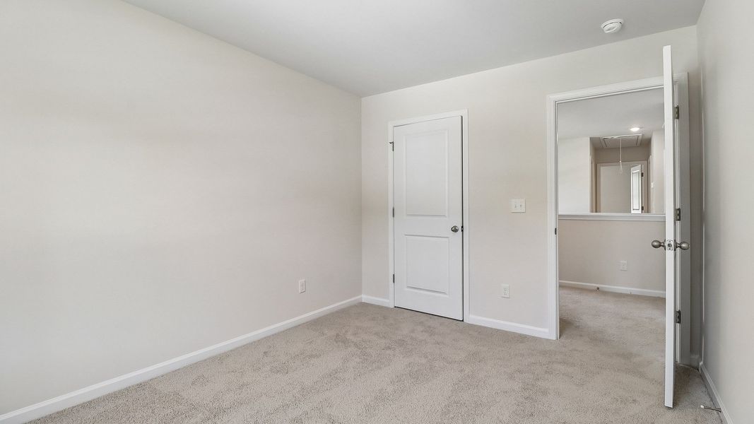 Spacious, unfurnished interior of a new home in Sease's Pond, Gilbert (Image 25).