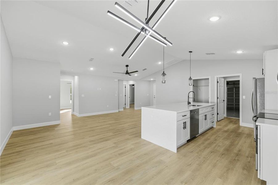 Spacious, unfurnished interior of a new home in , Ocala (Image 23).