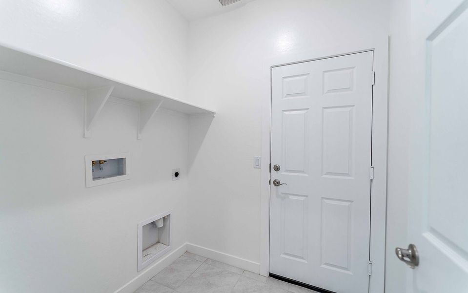 Spacious, unfurnished interior of a new home in Rancho Santa Rosa, Maricopa (Image 21).