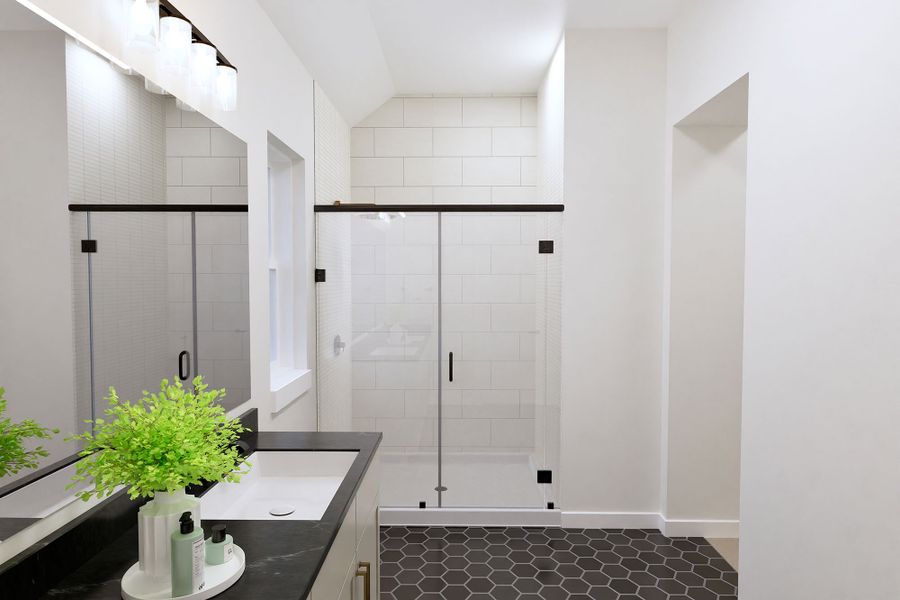 The Edinburgh - Owner's Bath