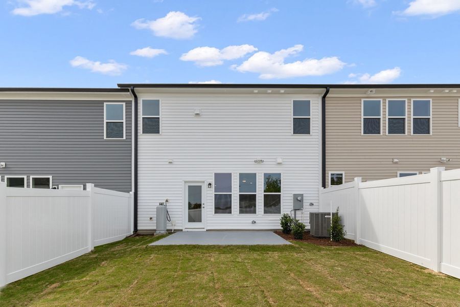 Representative exterior details of a home built from the The Juniper by RobuckHomes in Kennebec Crossing, Angier (Image 54).