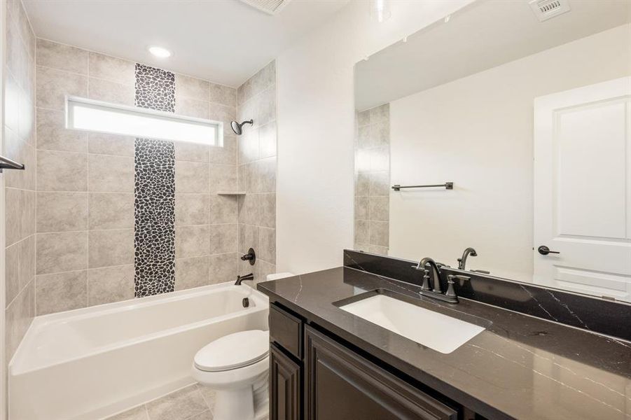 Furnished interior view inside a new home in Hampton Park, Glenn Heights (Image 10).