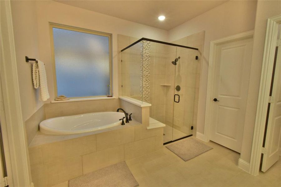 Furnished interior view inside a new home in Abe's Landing, Granbury (Image 9).