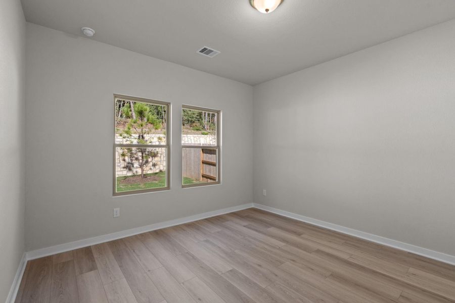 Spacious, unfurnished interior of a new home in Westridge Cove, Conroe (Image 21).