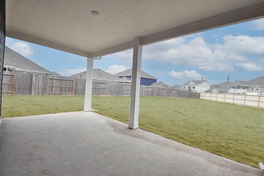 Exterior details and patio area of a home in Fulshear Lakes, Fulshear (Image 4).