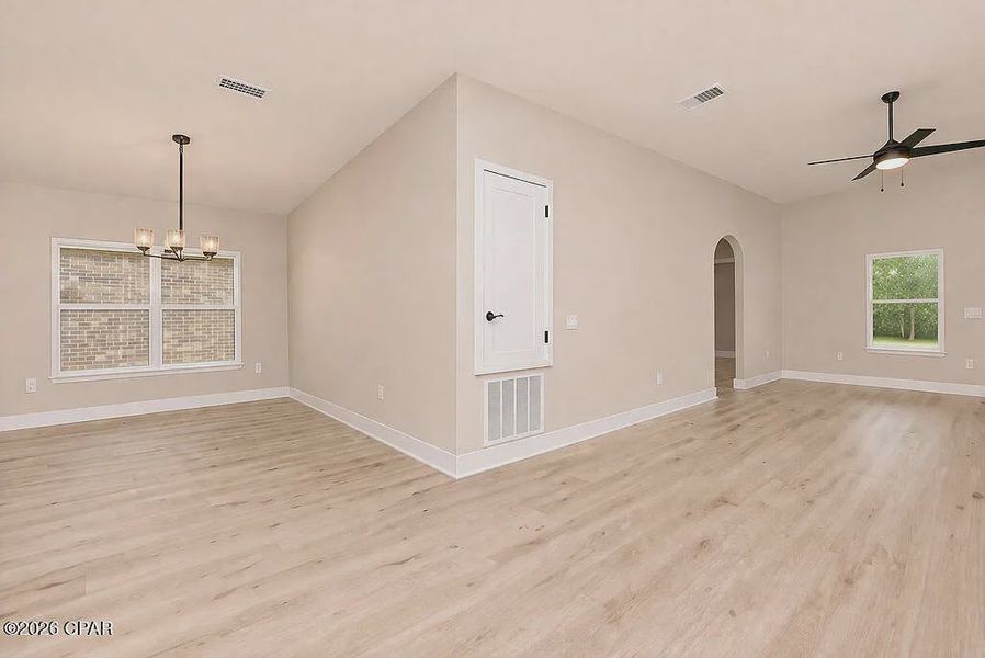 Spacious, unfurnished interior of a new home in College Station, Panama City (Image 7).