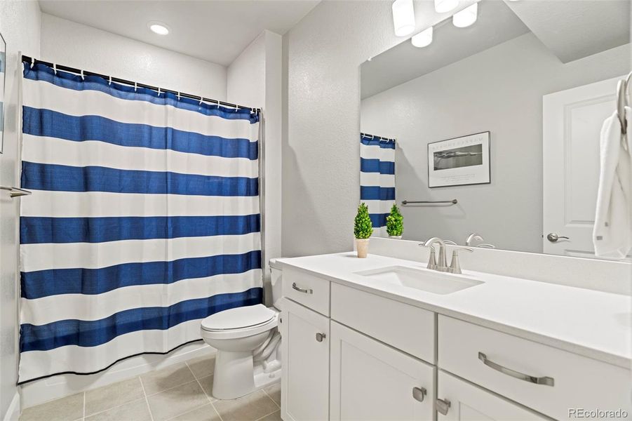 Furnished interior view inside a new home in Murphy Creek, Aurora (Image 29).