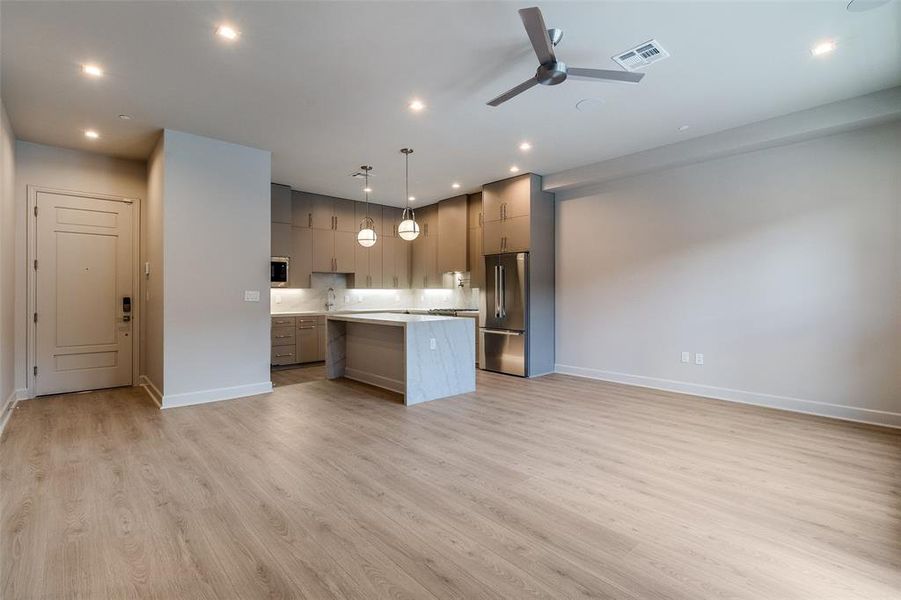 Spacious, unfurnished interior of a new home in , Dallas (Image 17).