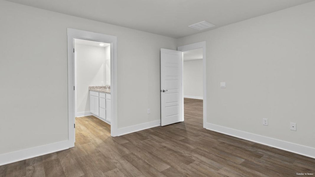 Spacious, unfurnished interior of a new home in Vineyard Trail, Jacksonville (Image 22).