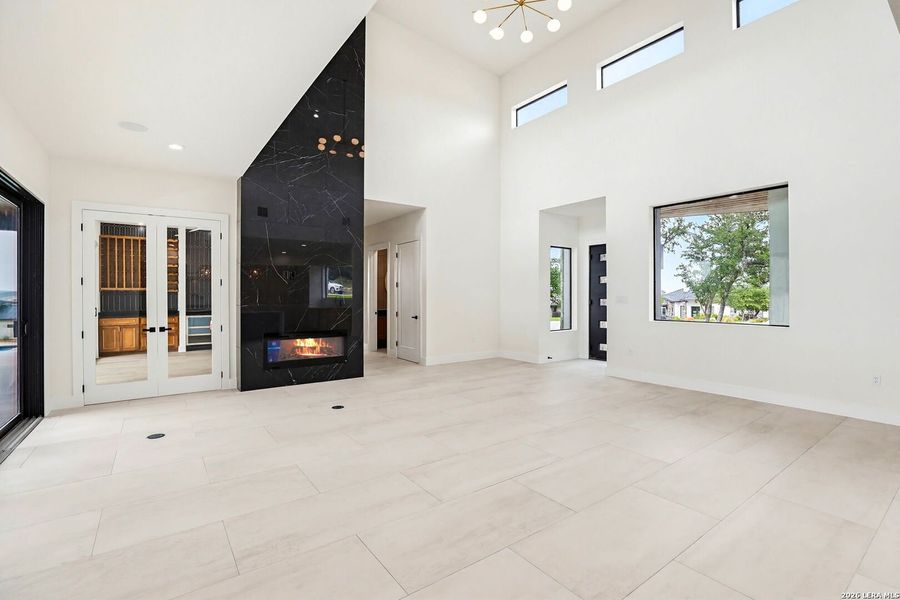 Spacious, unfurnished interior of a new home in , San Antonio (Image 20).
