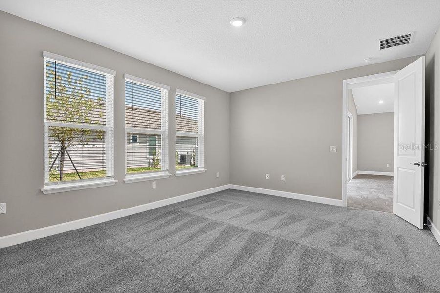 Spacious, unfurnished interior of a new home in Colbert Landings, Palm Coast (Image 28).