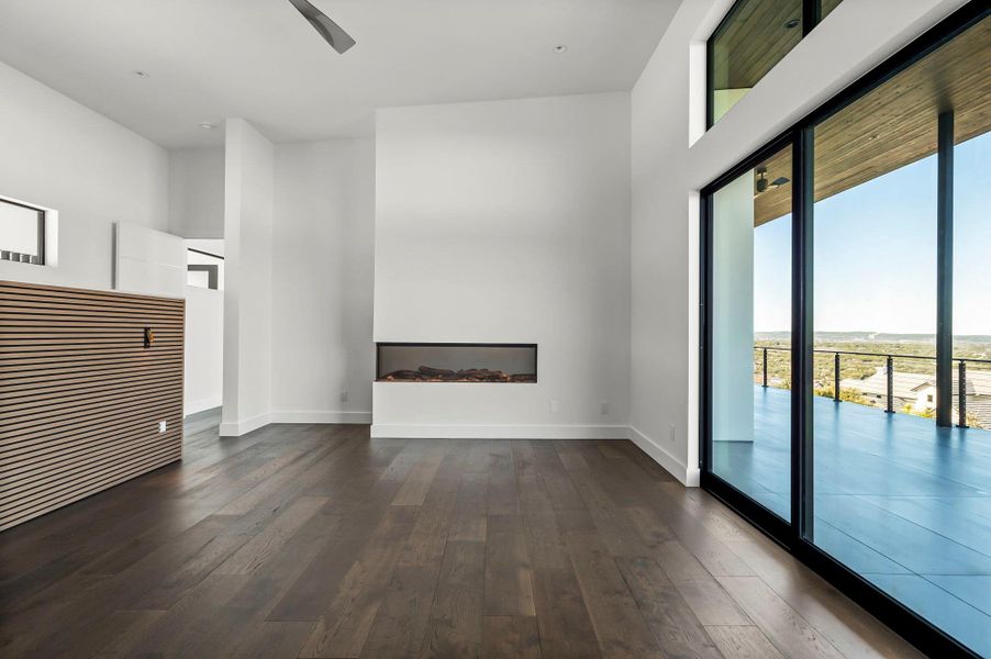 Spacious, unfurnished interior of a new home in , Spicewood (Image 21).