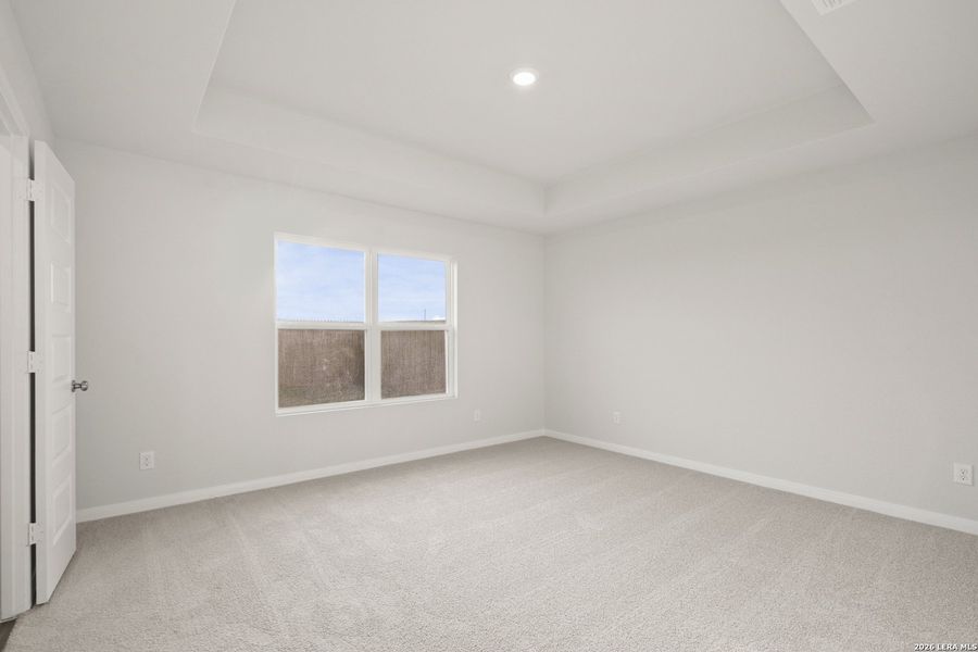 Spacious, unfurnished interior of a new home in Dauer Ranch, New Braunfels (Image 22).