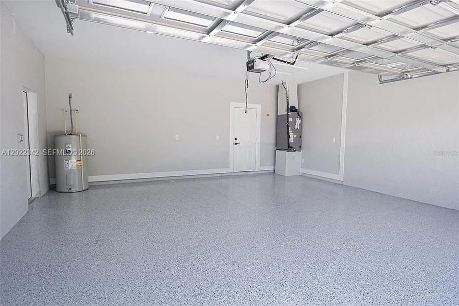 Spacious, unfurnished interior of a new home in , Sebring (Image 18).