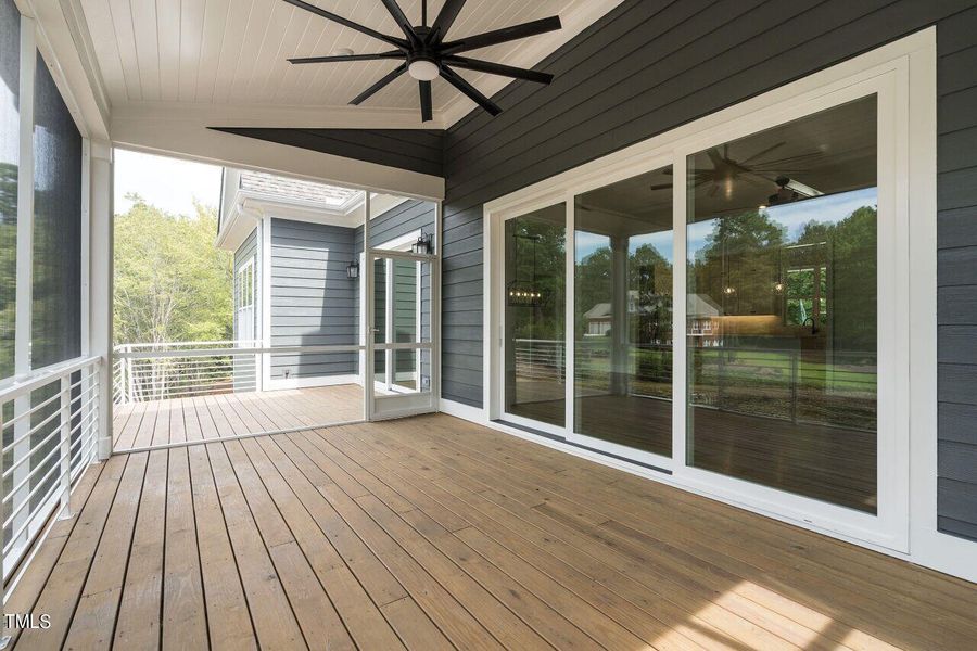 039-1280x960-screened-porch