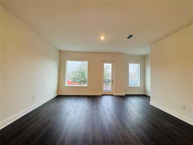 Spacious, unfurnished interior of a new home in , Oviedo (Image 19).