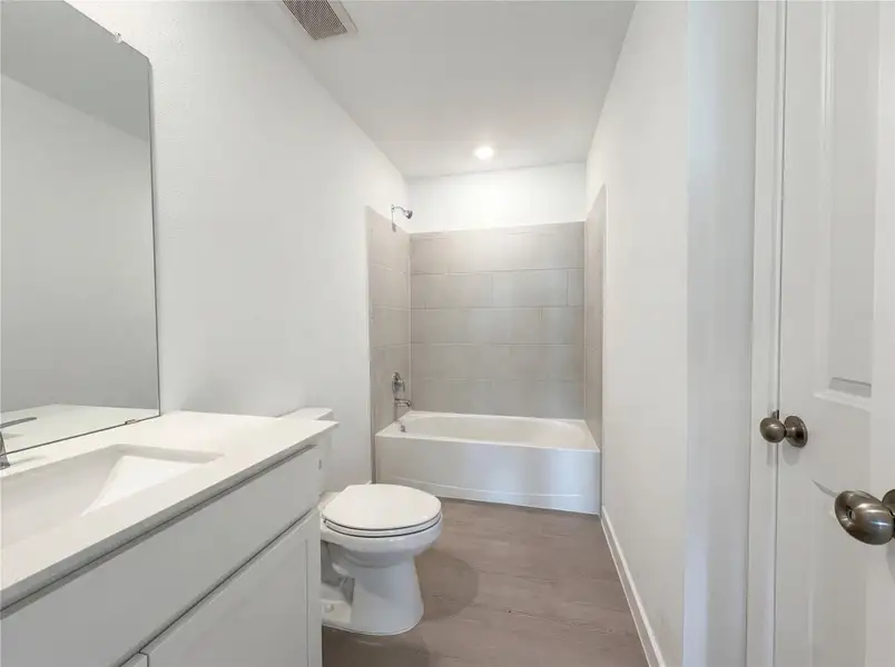 Furnished interior view inside a new home in River Ranch, Dayton (Image 8).