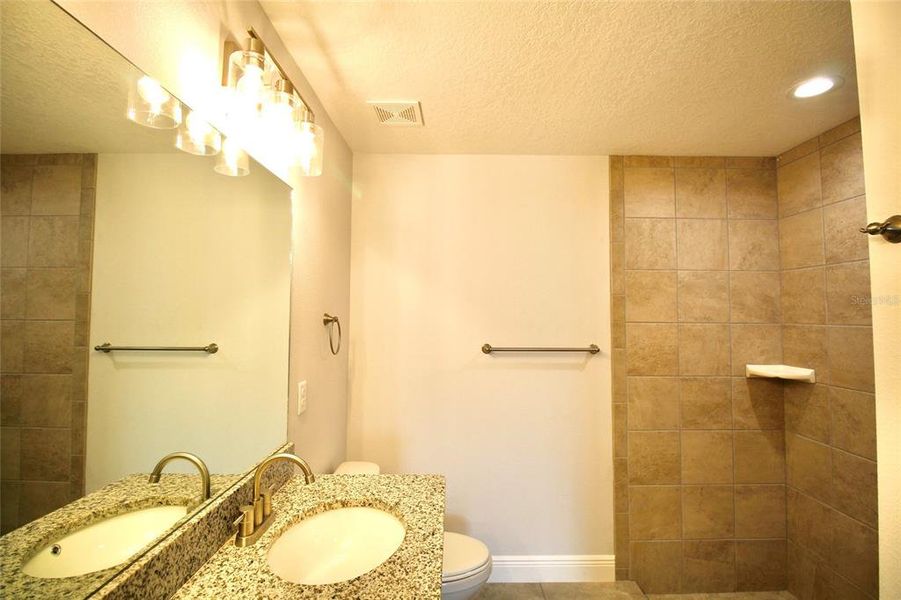 Spacious, unfurnished interior of a new home in , Ocala (Image 7).