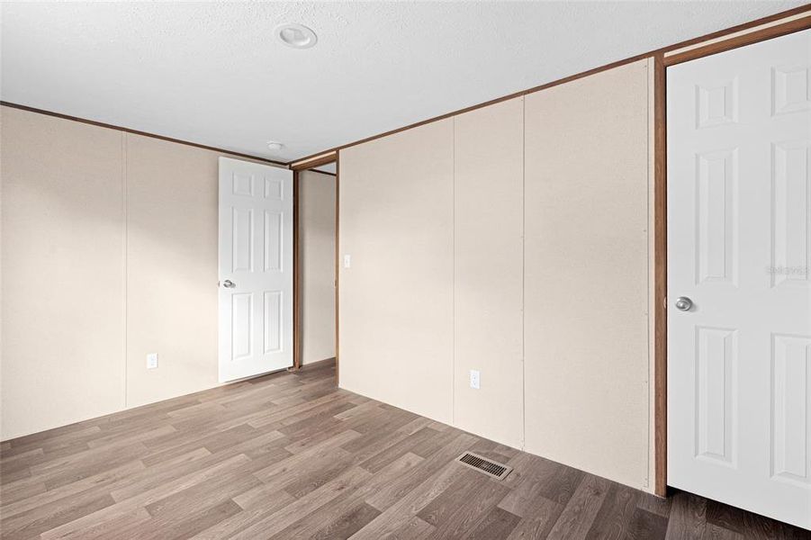 Spacious, unfurnished interior of a new home in , Ocala (Image 17).