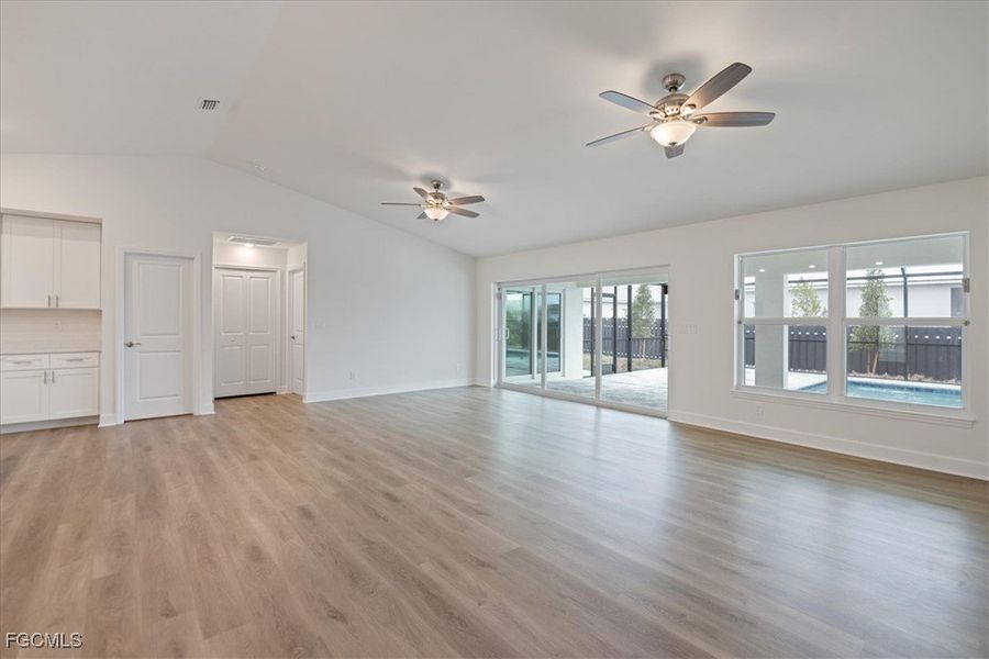 Spacious, unfurnished interior of a new home in Cape Coral, Cape Coral (Image 19).
