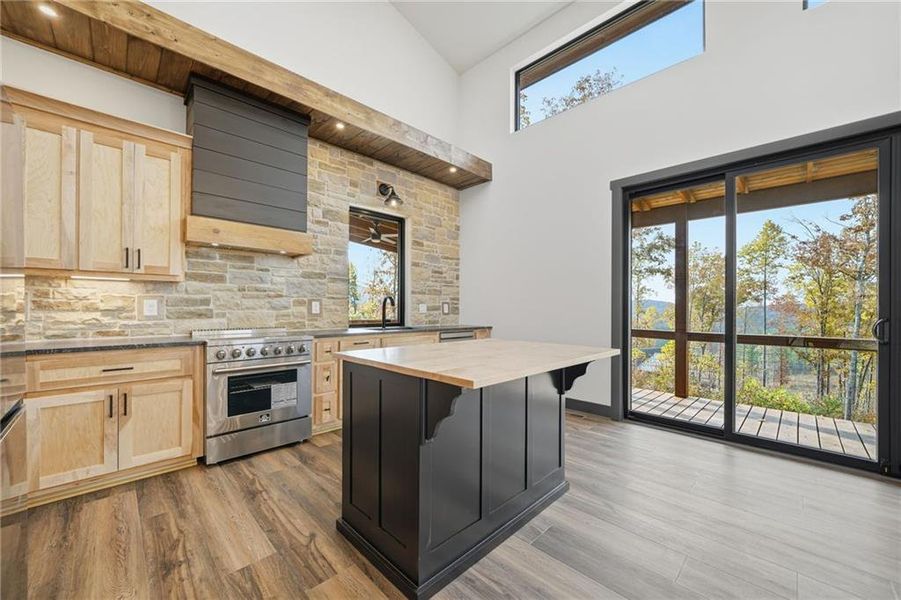 Furnished interior view inside a new home in , Jasper (Image 6).