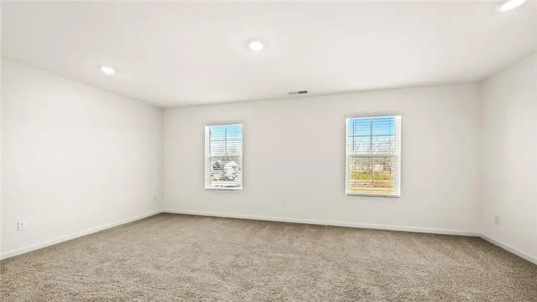 Spacious, unfurnished interior of a new home in Poplar Preserve, Newnan (Image 9).