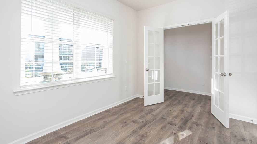 Spacious, unfurnished interior of a new home in Bryson Park, Lexington (Image 9).