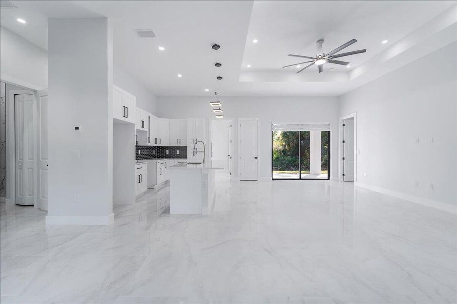 Spacious, unfurnished interior of a new home in , Lehigh Acres (Image 16).