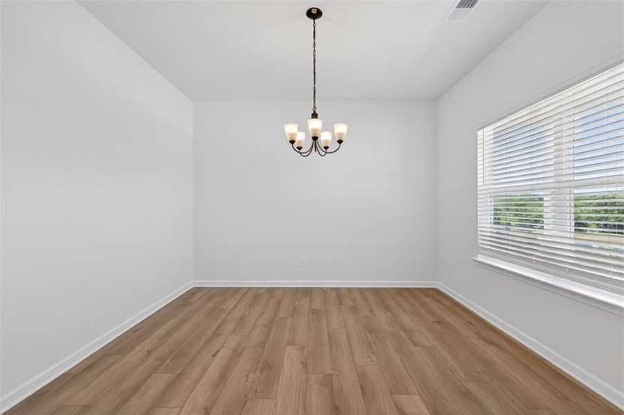 Spacious, unfurnished interior of a new home in Oakmont, Dallas (Image 35).