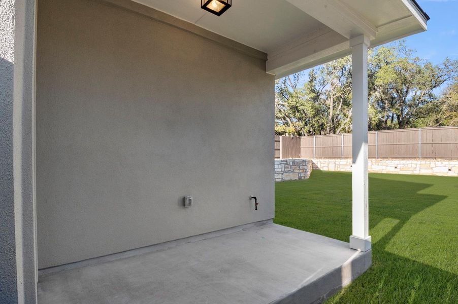 Exterior details and patio area of a home in Clear Creek, Round Rock (Image 3).