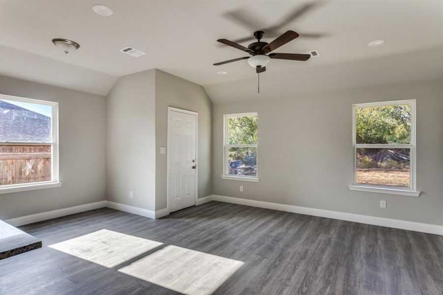 Spacious, unfurnished interior of a new home in , Graham (Image 14).