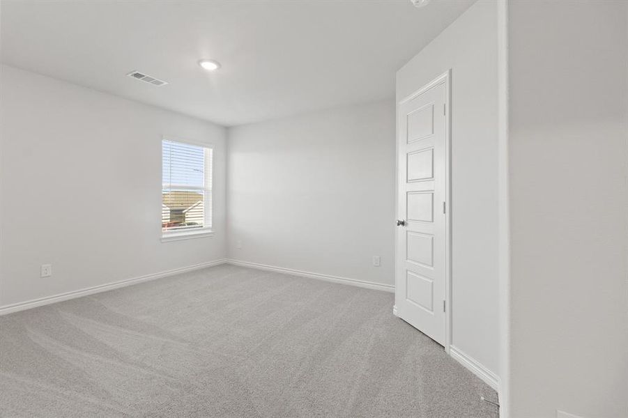 Spacious, unfurnished interior of a new home in Retreat at Fossil Creek, Fort Worth (Image 14).