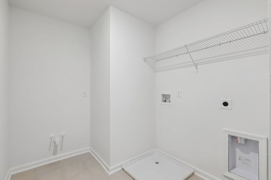 Spacious, unfurnished interior of a new home in Hawkes Meadow, Jacksonville (Image 30).