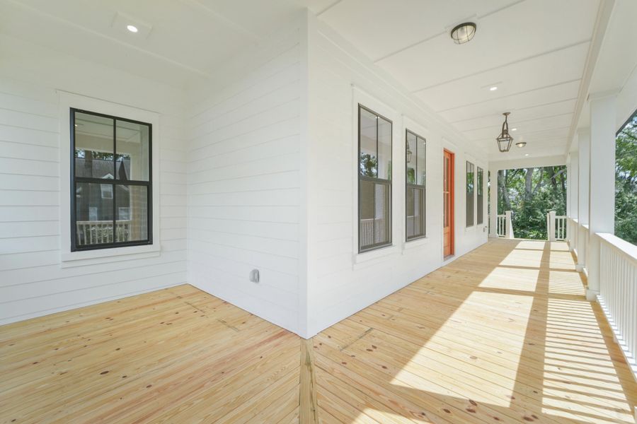 Exterior details and patio area of a home in , Hollywood (Image 4).