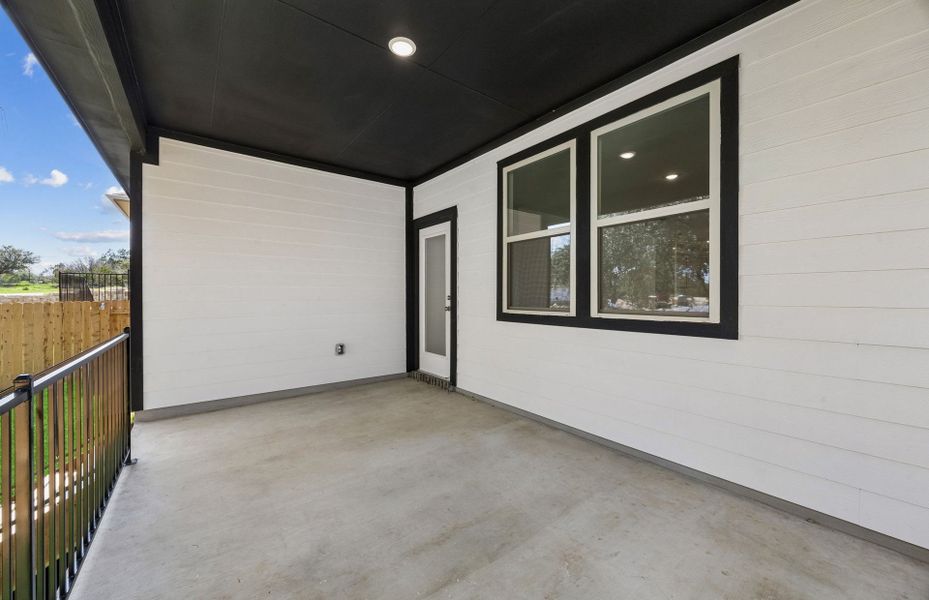 Exterior details and patio area of a home in La Cima, San Marcos (Image 21).