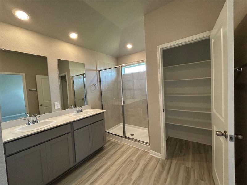 Master Bathroom Master Bathroom