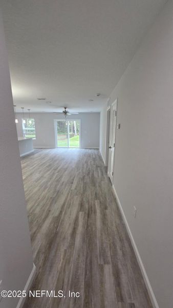 Spacious, unfurnished interior of a new home in , Jacksonville (Image 8).