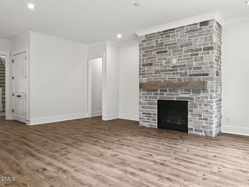 010-1280x960-living-room