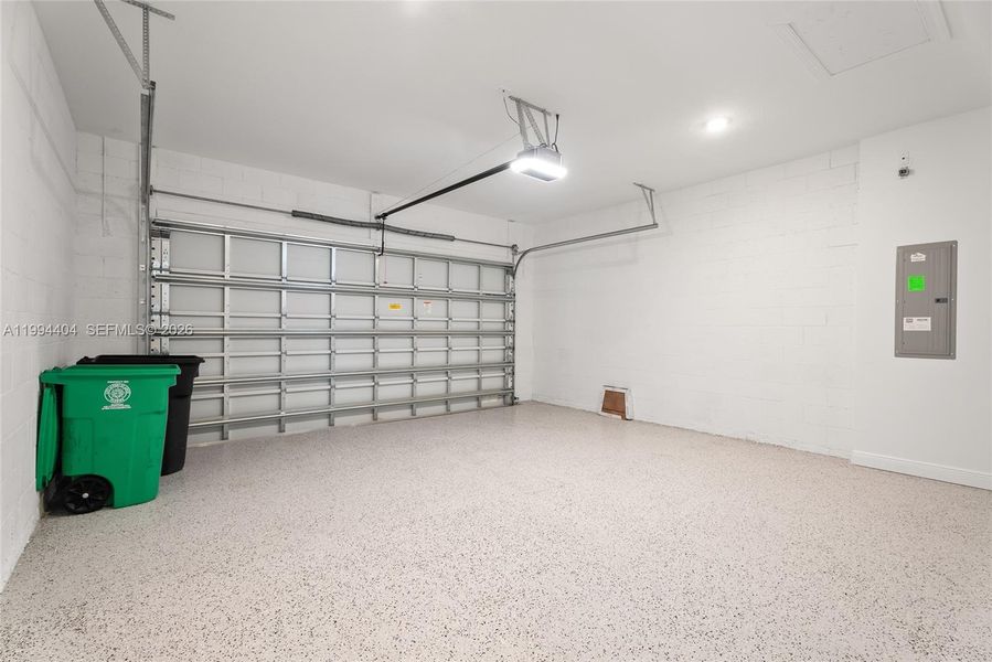 Spacious, unfurnished interior of a new home in , Port St. Lucie (Image 20).